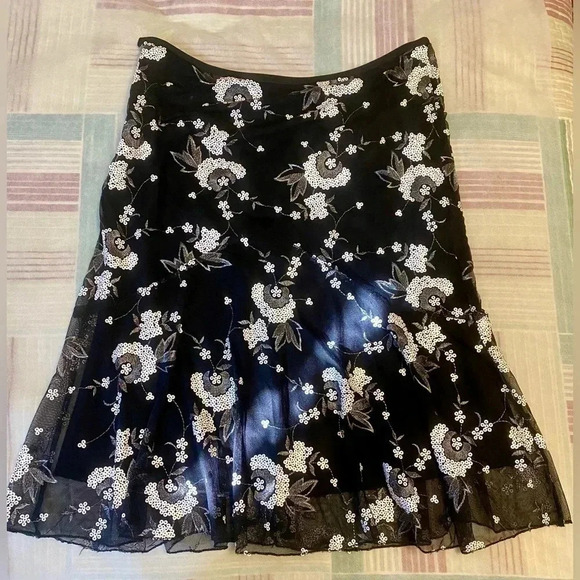 Amazing Beautiful Set of Blouse and Skirt ( made  in Turkey 🇹🇷) - Picture 3 of 10